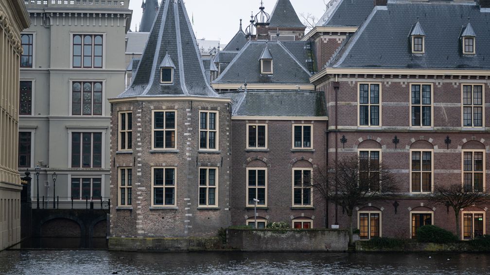 Weer lang politiek overleg top kabinet op ministerie Rutte