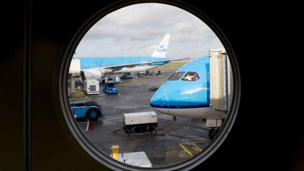 Toezichthouder: KLM houdt zich niet aan de voorwaarden miljardensteun