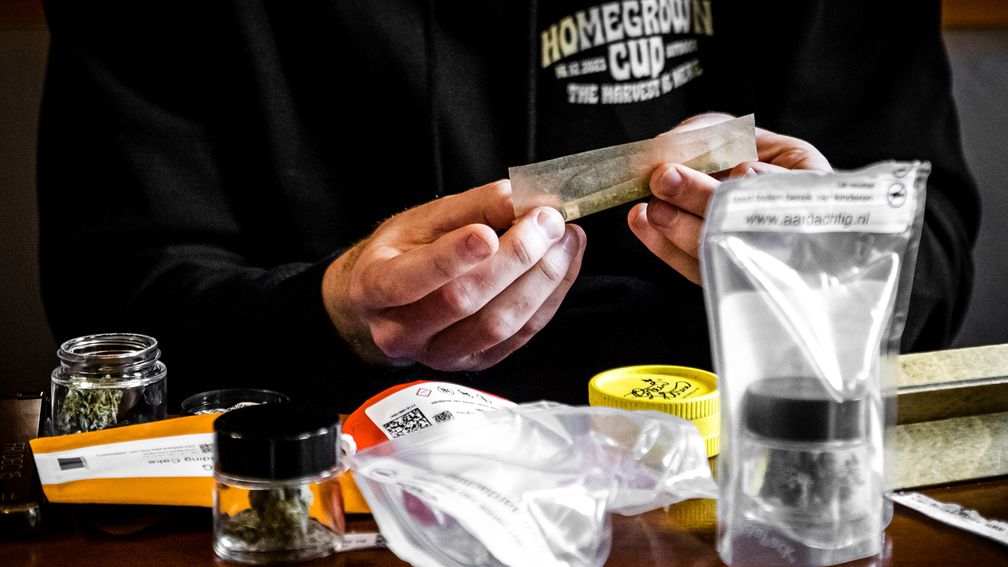 Geen legale wietproef in Amsterdam, Kamer wil wel door met experiment