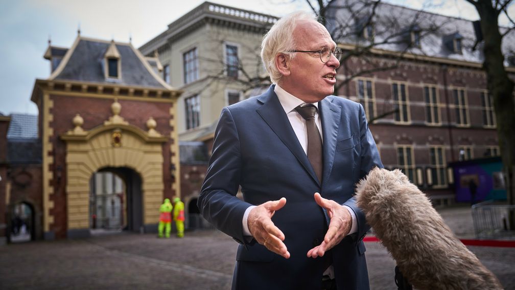 ‘Gefrustreerde’ landbouwminister brengt mestplannen toch naar buiten