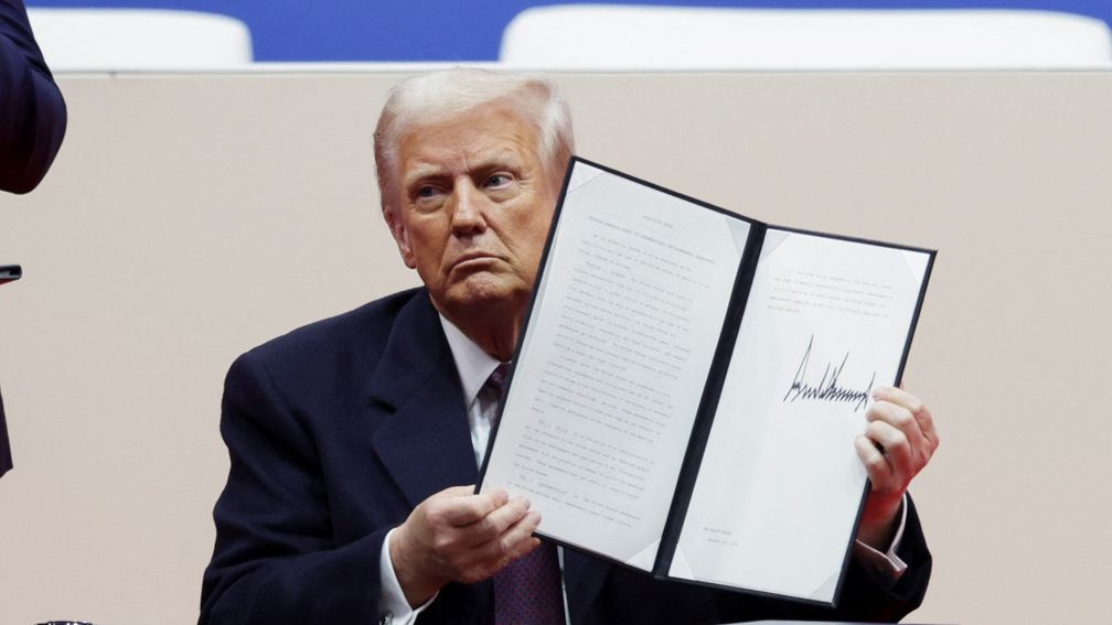 WHO-exit en rem op immigratie: dit zijn de eerste decreten van Trump