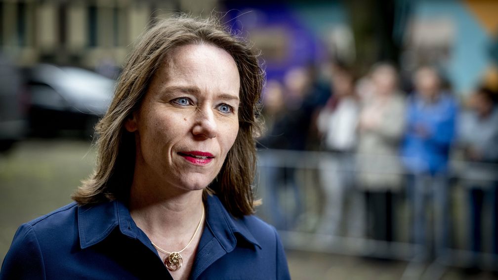 Oud-minister Hanke Bruins Slot (CDA) terug naar het leger