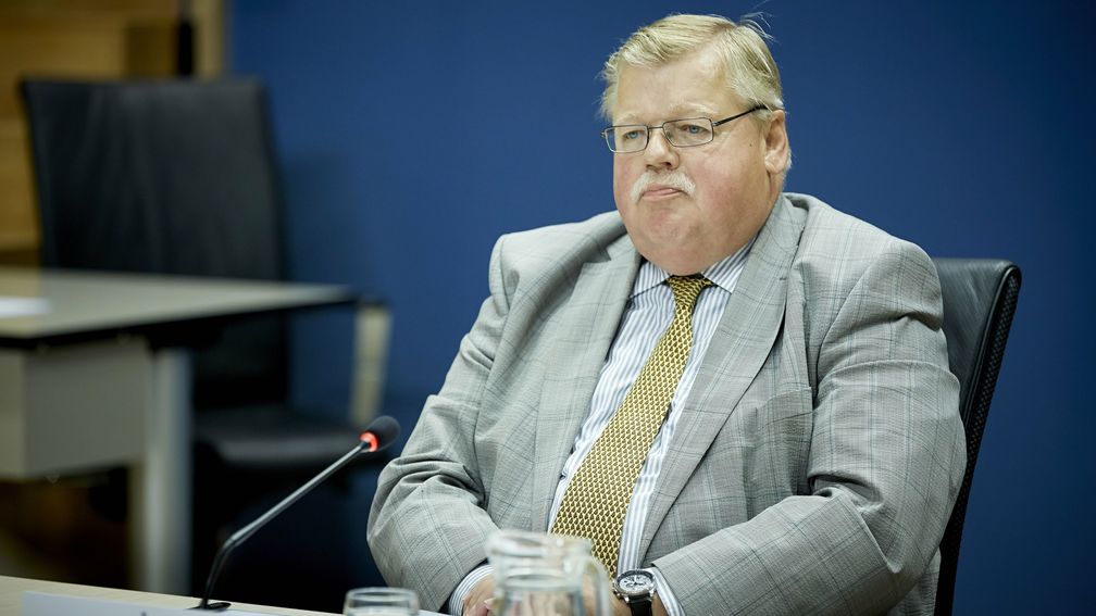 Op de bres voor asfalt én ov: oud-VVD-Kamerlid Pieter Hofstra (78) overleden