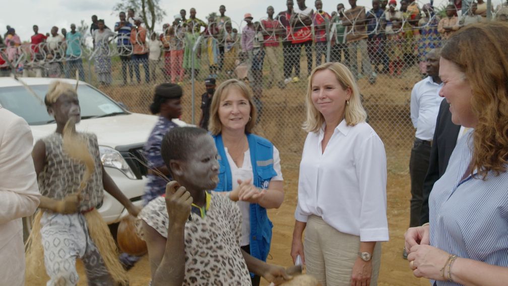 Kabinet wil plan om asielzoekers naar Uganda te sturen doorzetten