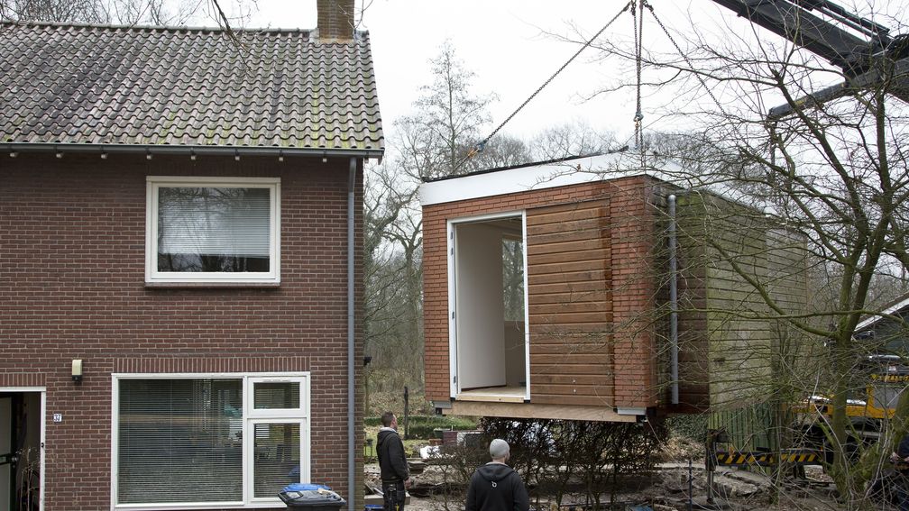 Minister Keijzer wil dat extra familiewoning op erf makkelijker wordt