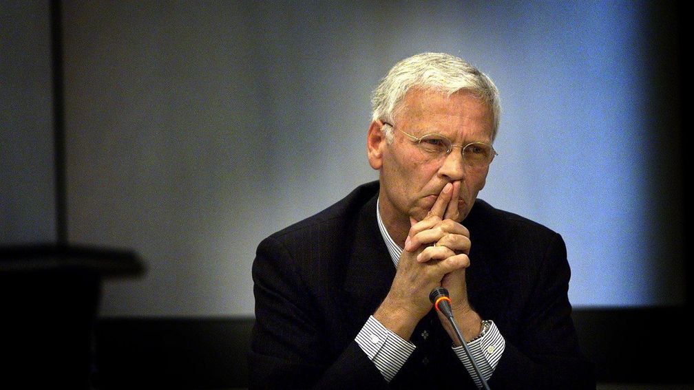 Oud-minister en CDA-prominent Hans van den Broek (88) overleden