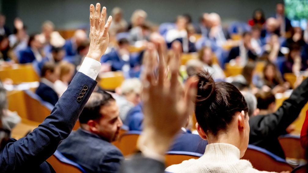 Kamer wil geen debat over onderzoek moslimdiscriminatie: ‘rammelt aan alle kanten’