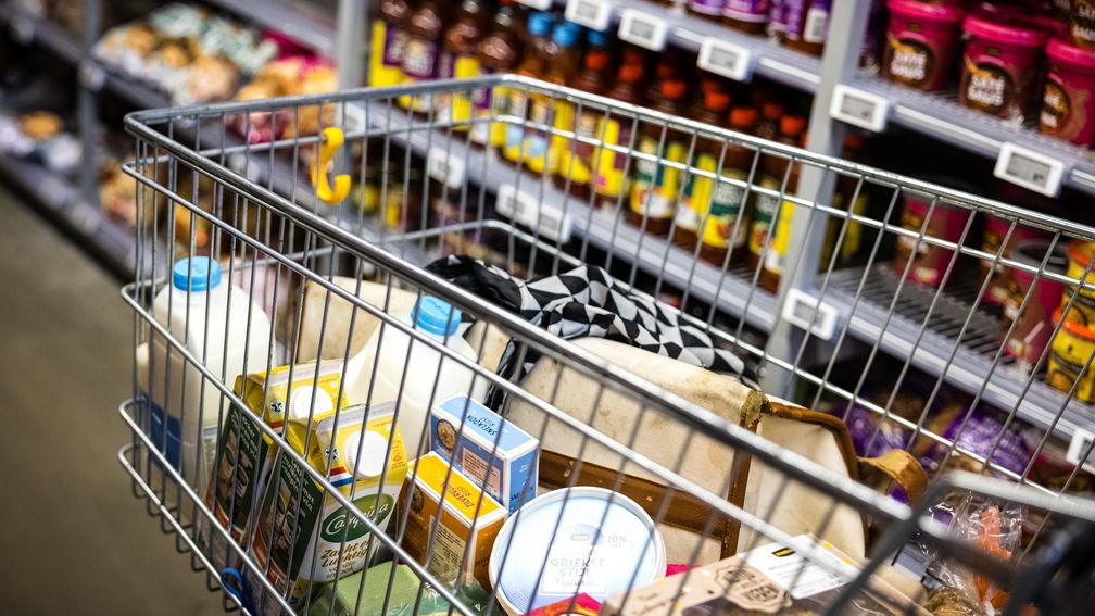 Supermarkten en fabrikanten geven in de Tweede Kamer opheldering over de prijs van boodschappen 