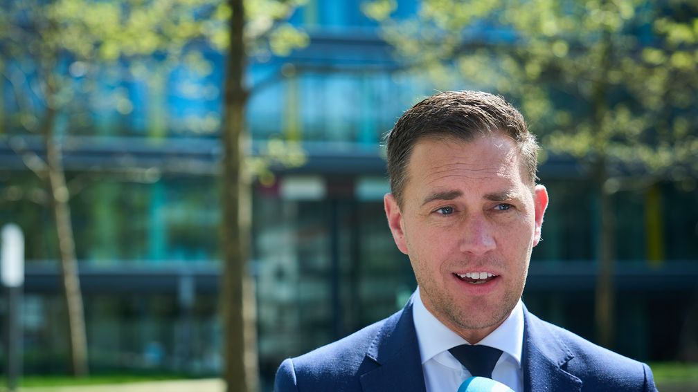 Minister Heinen: inkomensgevolgen voor mensen nog niet in kaart