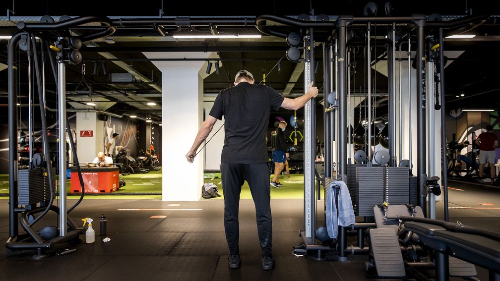 Betaalbare studentensport blijft, minister Bruins wil strenge regels gedogen