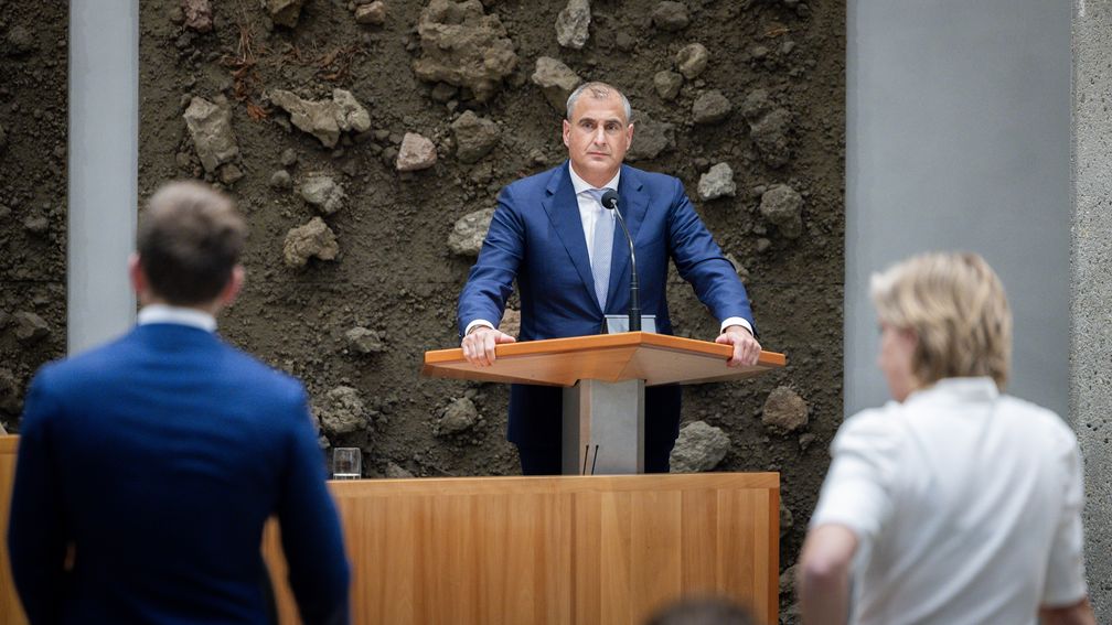 Kamer wil snel debat over affaire-Arib en Bergkamp: ‘Gaat om aanzien politiek’