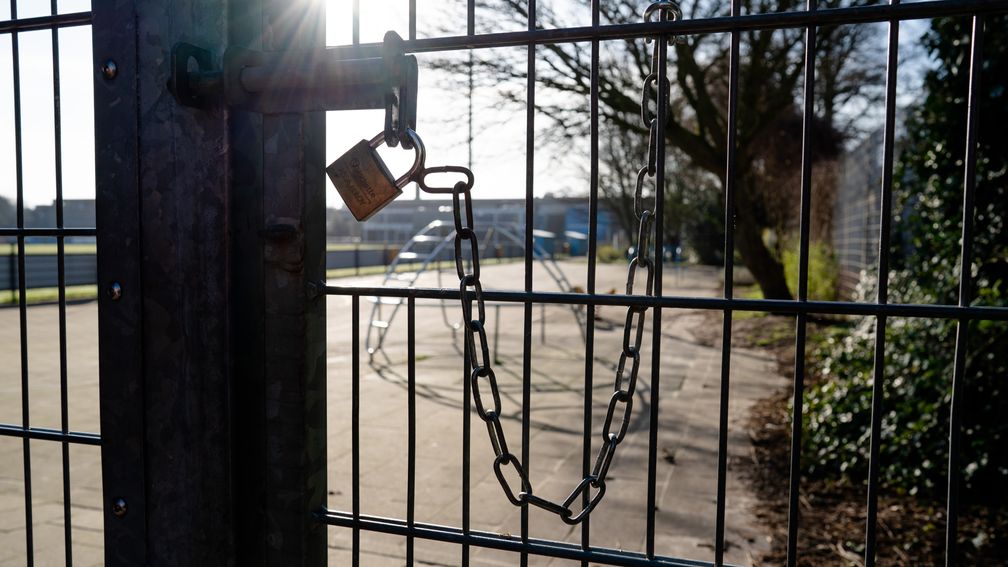 Risico op genitale verminking in vakantie, politiek roept op te melden