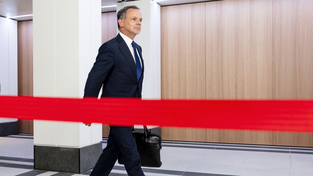 Oud-diplomaat Veldkamp voer te veel op eigen kompas