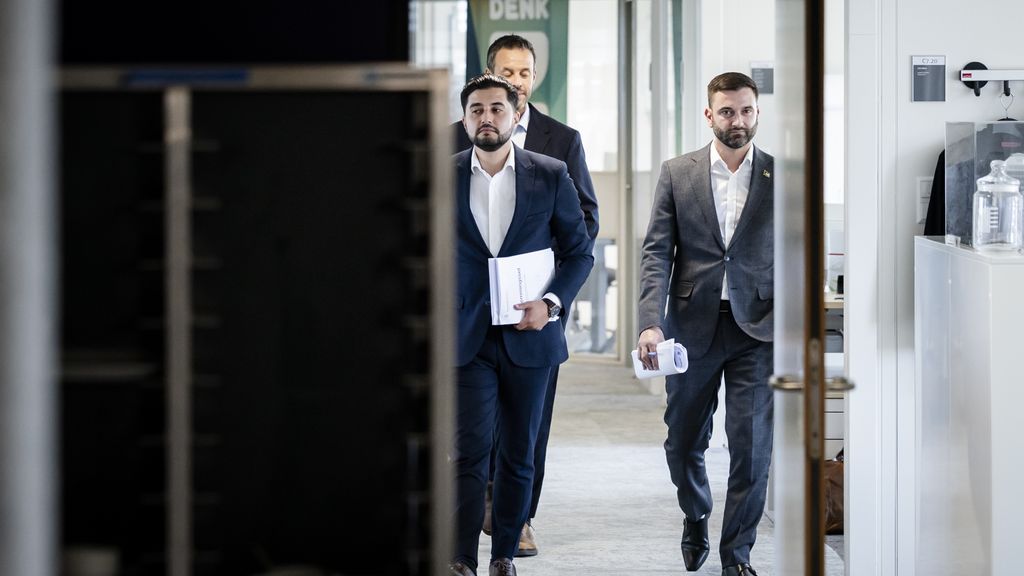 Crisis bij Denk escaleert verder, ledenraadpleging op komst