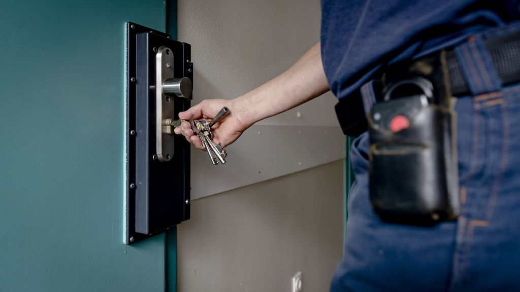 Eerder vrijlaten van gevangenen gaat zeker nog maanden door