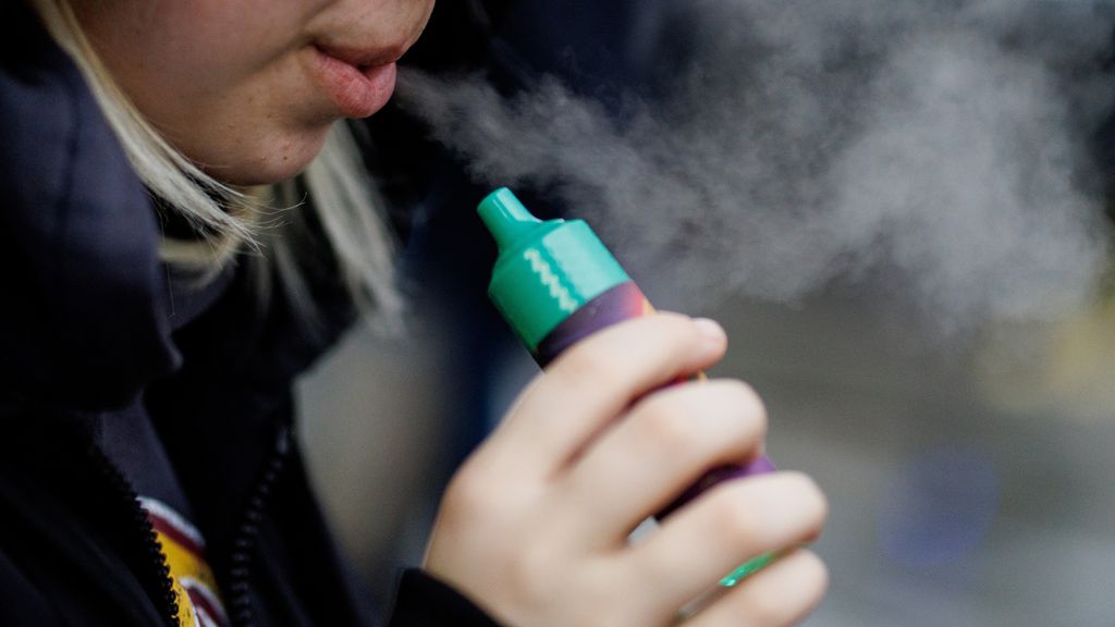 Demissionaire kabinet wil boetes op illegale verkoop vapes flink verhogen