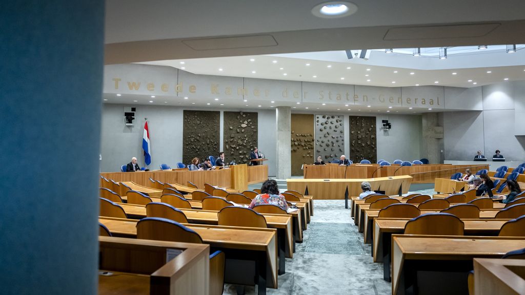 Hulp bij illegaal verblijf niet strafbaar, asielwetten door naar Eerste Kamer