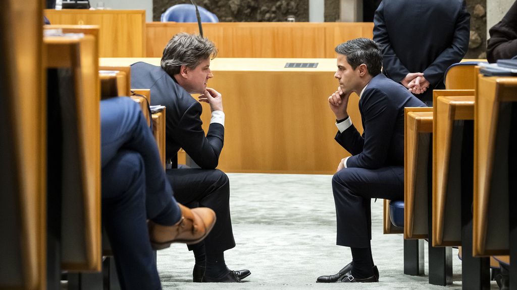 Jetten op zoek naar ministers, coalitieakkoord na kritisch debat nog overeind