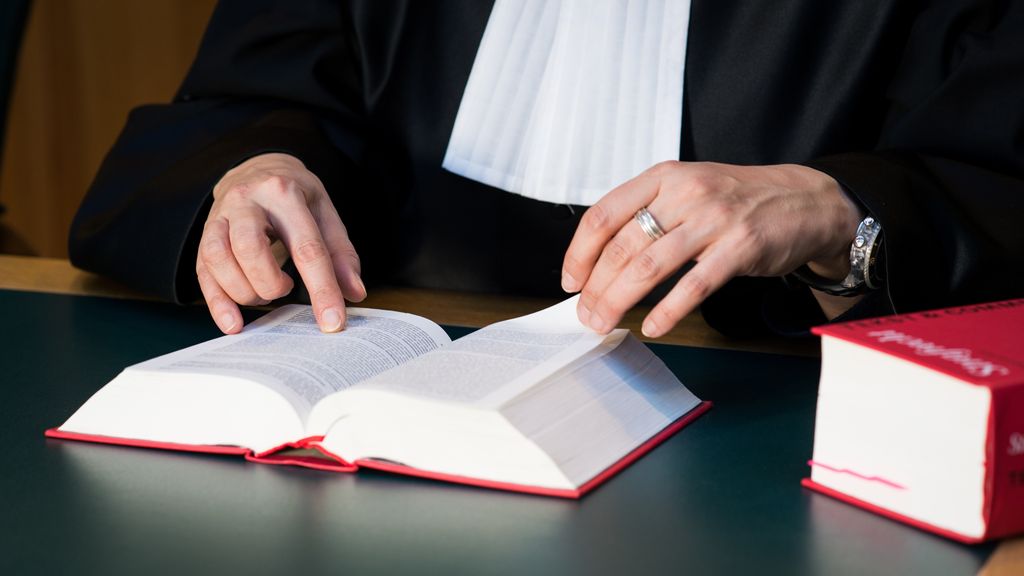 Rechter en JA21-Kamerlid spreken over clinch na Kamervragen over asielrechter