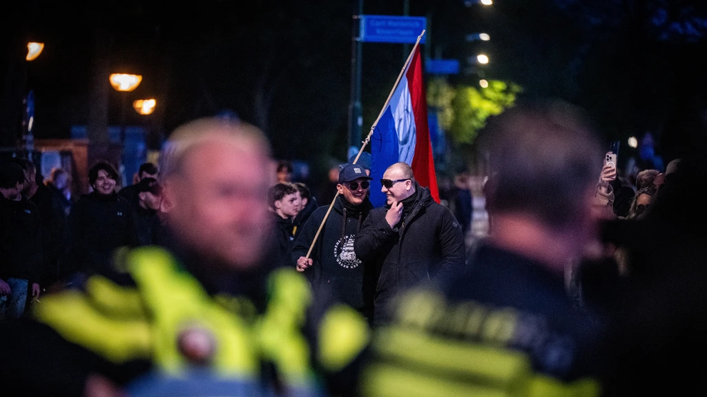 Minister Van Weel: relschoppers Loosdrecht ‘tuig’