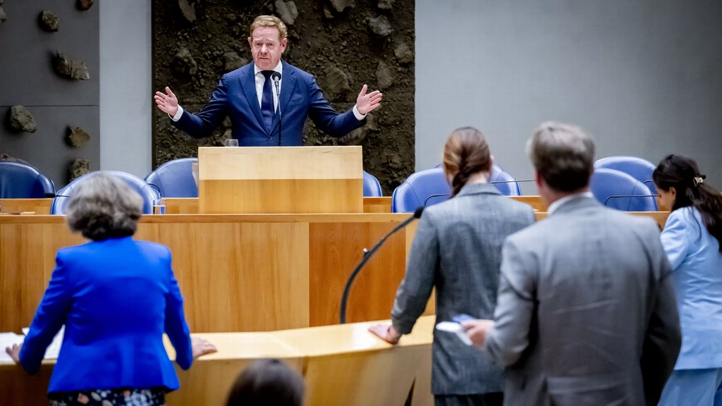 Van Weel biedt excuses aan voor veroorzaken discussie over onbehandelde aangiften