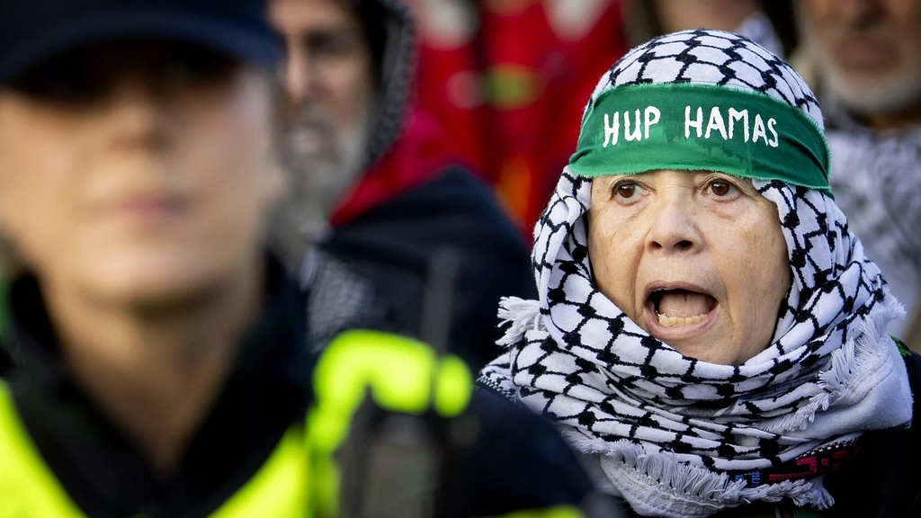 Van Weel gaat met Halsema in gesprek over Hamas-steun bij demonstratie