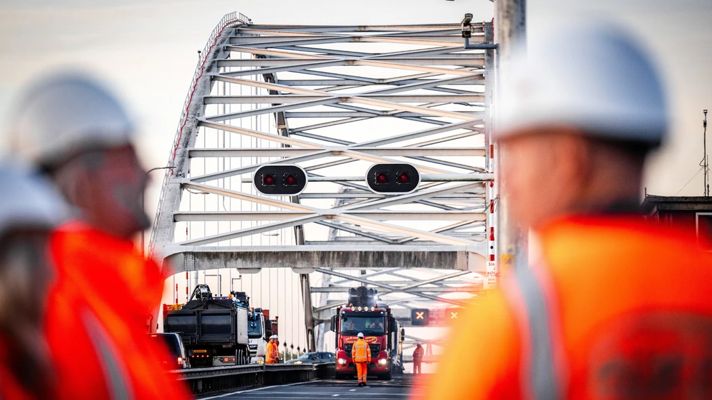 Miljarden voor verouderde bruggen en sluizen, ten koste van aantal grote projecten