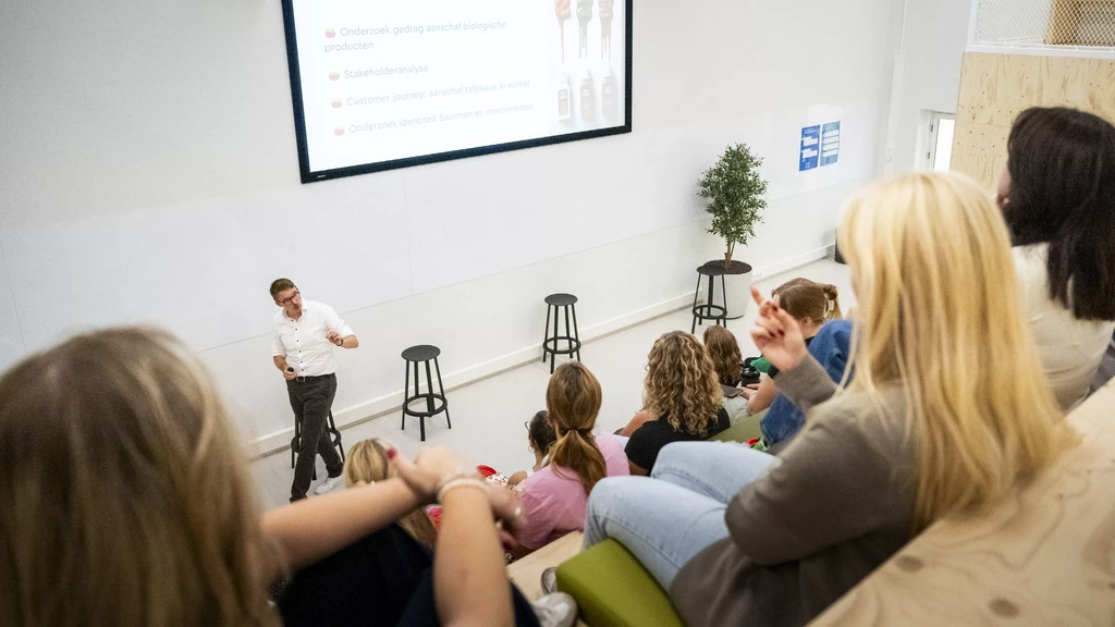 Rente op studieschuld met 1 procent omhoog voor honderdduizenden oud-studenten